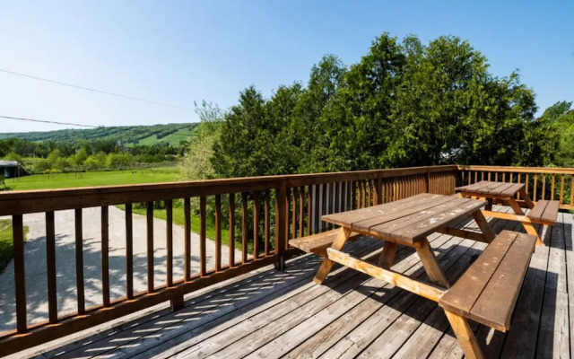 Spacious 8 bdrm Blue Mountain Cottage, Perfect for Large Groups, Private Beach, BBQ, Hot Tub, Sauna - фото 5