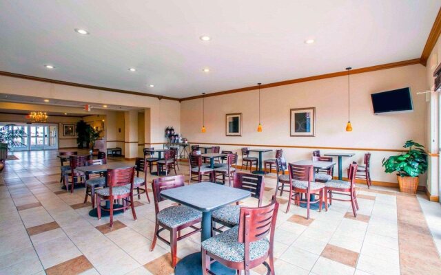 Comfort Inn & Suites Greenville I-70