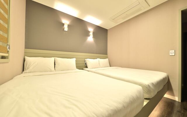 WITH U Hotel & Guesthouse