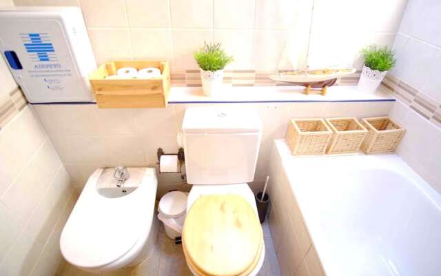 House with 2 Bedrooms in Ávila, with Wifi