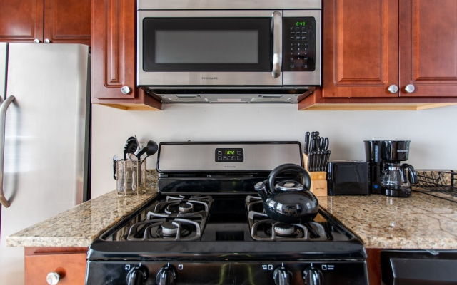Aesthetic Vibrant 2BR Apt Lincoln Square