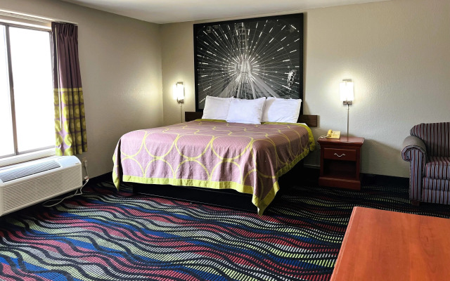Super 8 by Wyndham Vincennes