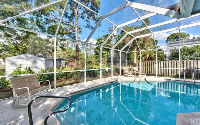 Tuscan Vacation Rental. Stylish 3-Bedroom Getaway Near Vanderbilt Beach Enjoy a Private Pool, Spacious Layout, and Modern Comforts Perfect for Families, Groups, and Pet-Friendly Stays