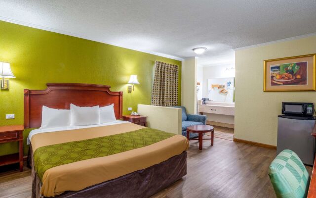 Rodeway Inn & Suites Fort Jackson