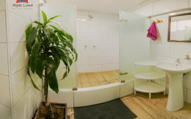 Hostal Alpes Lima