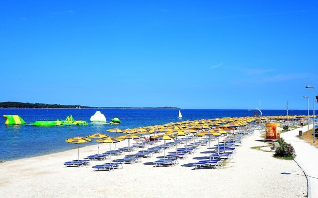 Carefully Furnished Bungalow with 2 Bathrooms, 7km From Pula