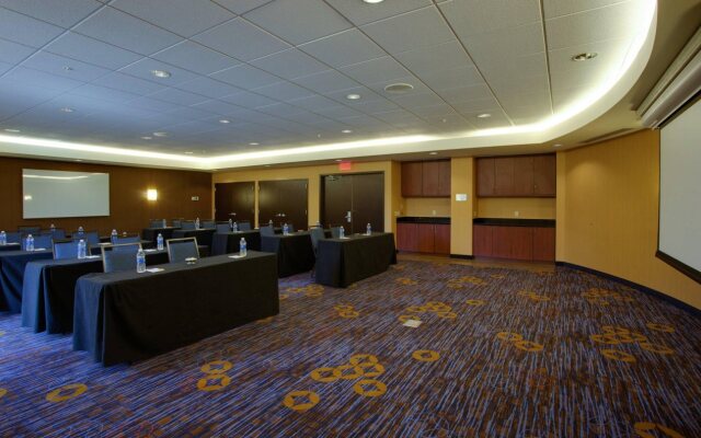 Courtyard by Marriott Republic Aprt Long Island/Farmingdale