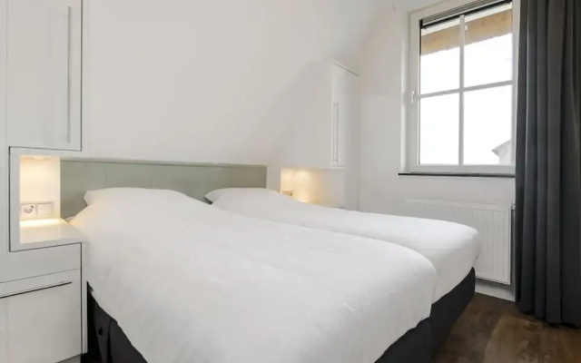 Chic Villa With a Fireplace at Tjeukemeer