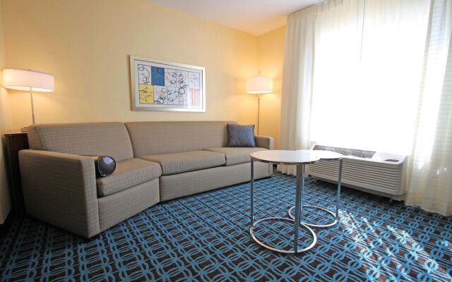Fairfield Inn & Suites London