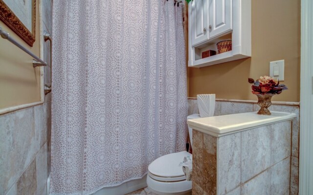 Colonnade Club 200 by Vtrips