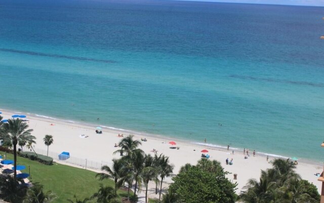 Aventura BeachFront Hotel Condos