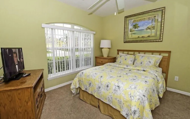 Deluxe Lake Side 3 Br condo by RedAwning