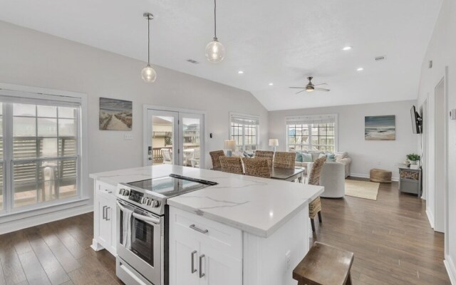 Windsical Escape 2 Bedroom Home by RedAwning