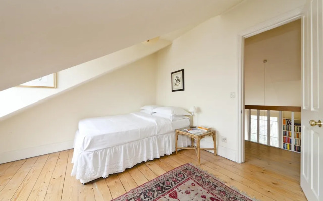 Gloucester Crescent II by Onefinestay