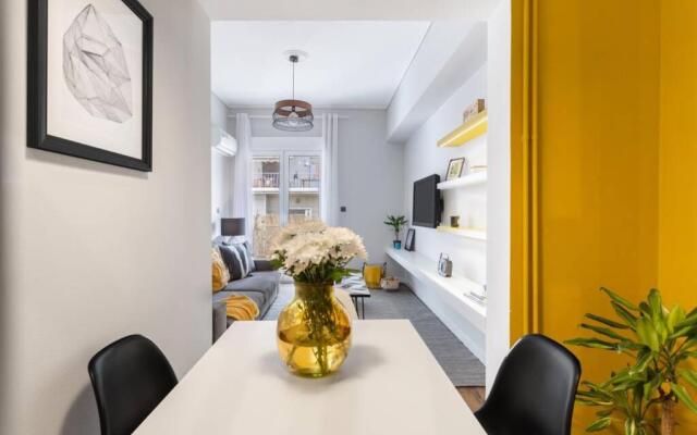 Bright, Modern Retreat Near Acropolis in Koukaki