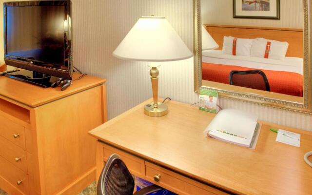 Holiday Inn Hotel & Suites North Vancouver, an IHG Hotel