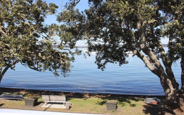 Hananui Lodge and Apartments