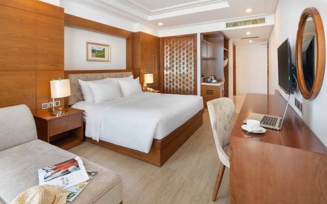 Paris Deli Danang Beach Hotel