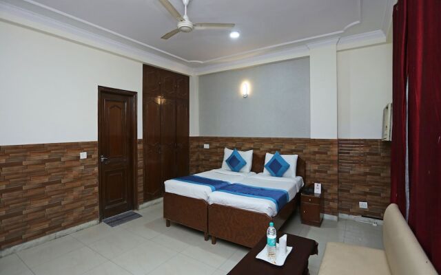 OYO 472 Hotel Sareen