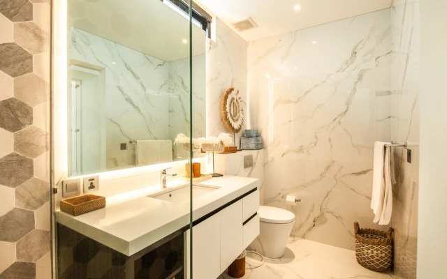 Stunning 6 BR Villa With Breathtaking Scenery