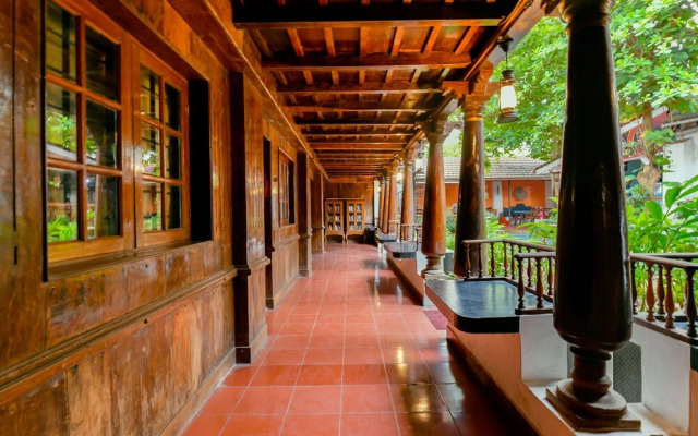 OYO 7384 Rossitta Wood Castle