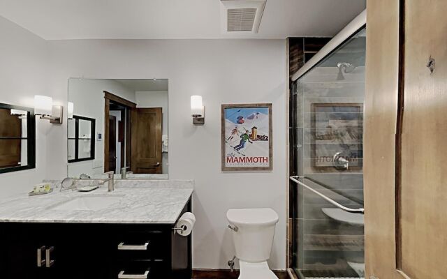 Nicely Remodeled 2 Bedrooms at 1849 Condos - Easy Access to Slopes!