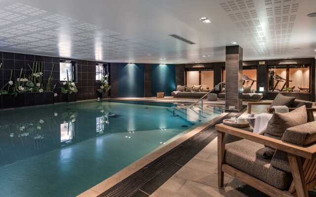 Manali Lodge  by Alpine Resorts