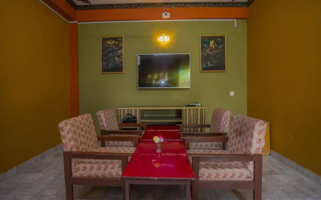 OYO 348 Hotel Park Treasure