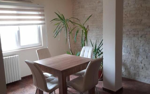 Apartament no. 8