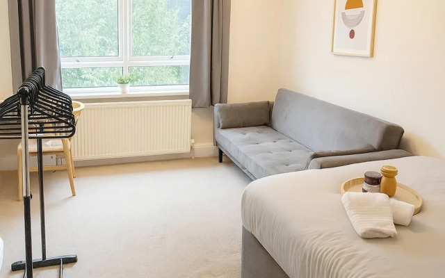 2 Bed Apartment - Sleeps 4 - Parking - Wifi