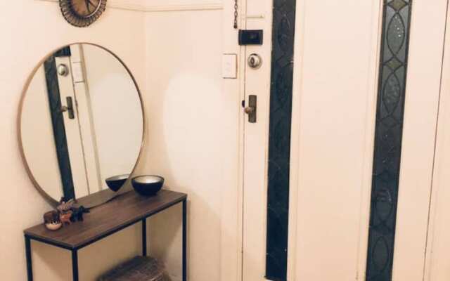Artistic Apartment in Sunny Elwood near St Kilda