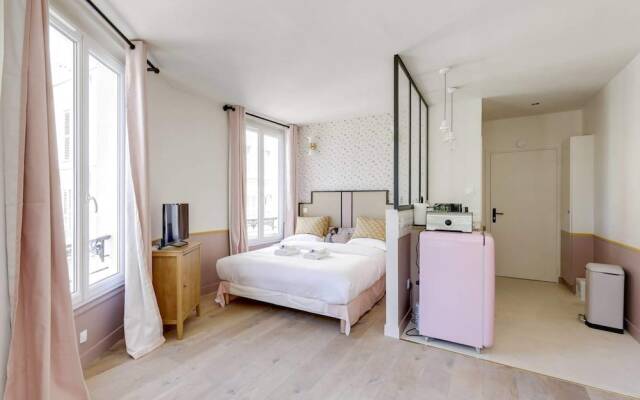 Beautiful Pink Studio For 2 in Heart of Vanves