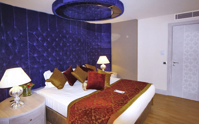 Royal Alhambra Palace - All Inclusive