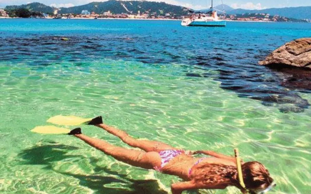 Lindo apartamento na praia de Mariscal Pé na areia