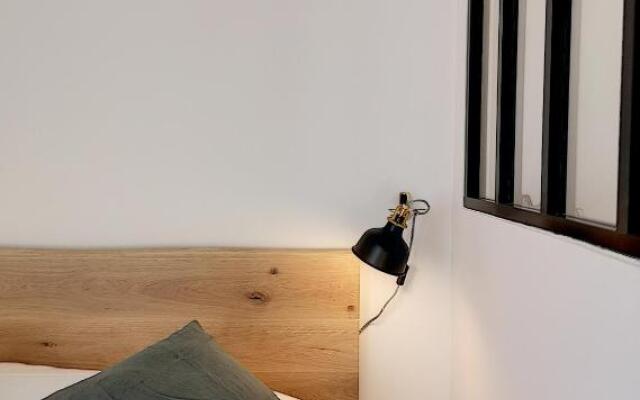 Le Petit Balzac by Cocoonr