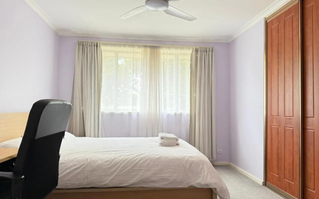 Scullin 3BR House, Free WiFi, Netflix, Parking
