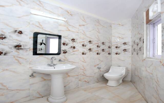 OYO 10305 Home 1 BHK Himsutra Bhattakufar