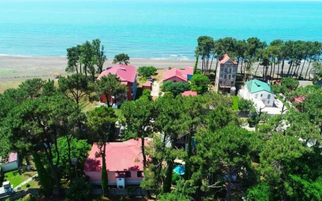 Ureki Guest House- Magnetite