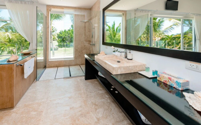 Luxury Villa Waterfall - Pool & BBQ