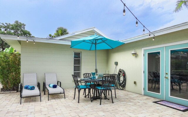 Moonmist Gorgeously Renovated Courtyard