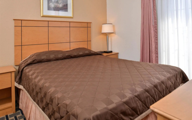 Americas Best Value Inn & Suites St. Cloud