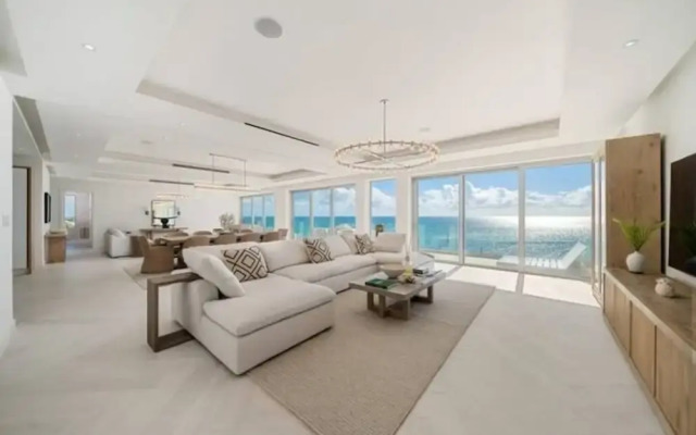 Luxury 4-bedroom Oceanfront Oasis