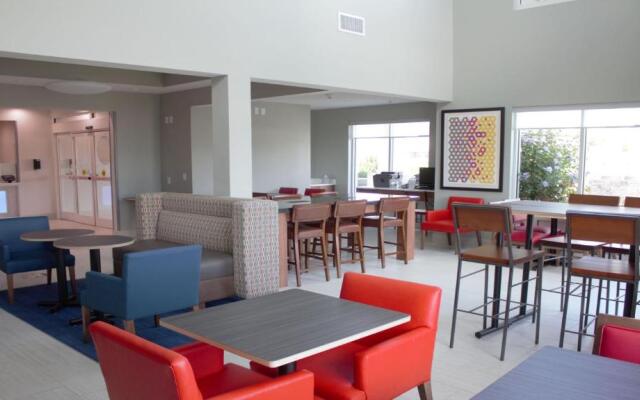 Holiday Inn Express & Suites Somerset Central by IHG
