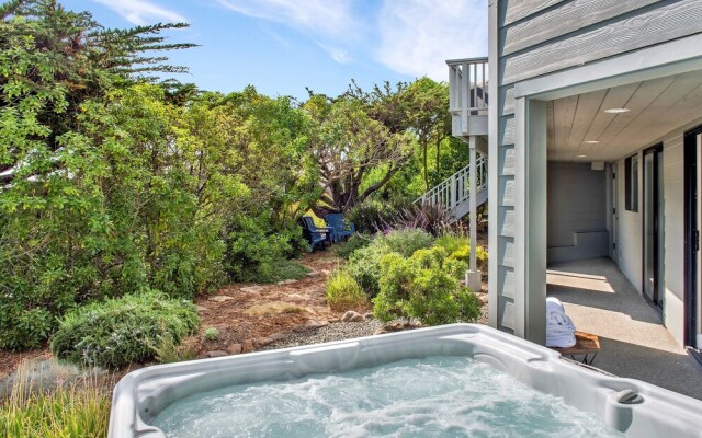 Stunning Ocean-view W/ Private Hot Tub 3 Bedroom Home