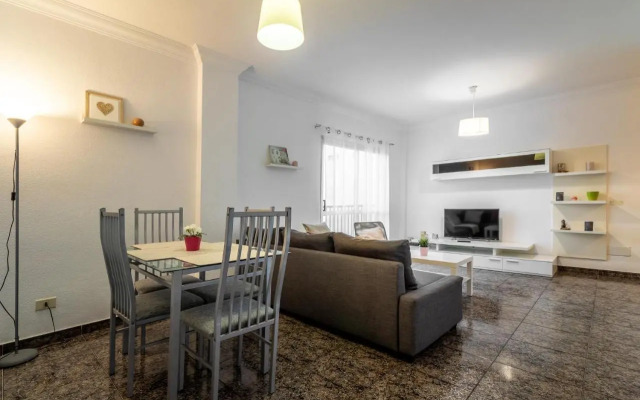 Flatguest Cicer - 3BDR + Balcony + Beach