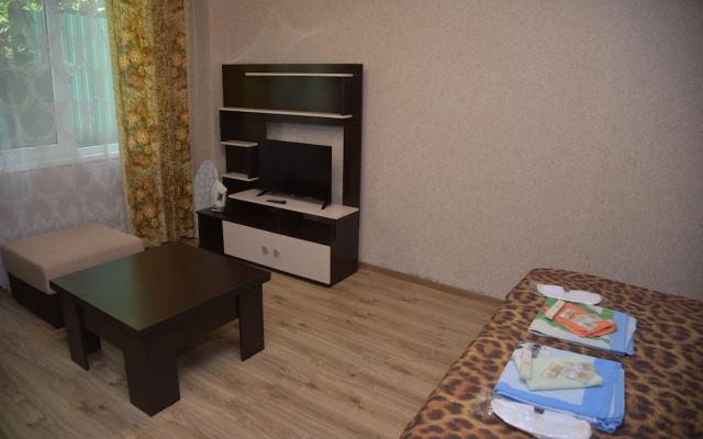 Guest House on Serafimovicha 1