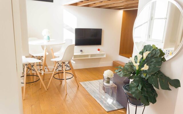 Alfama Blue Studio Loft Apartment - by LU Holidays