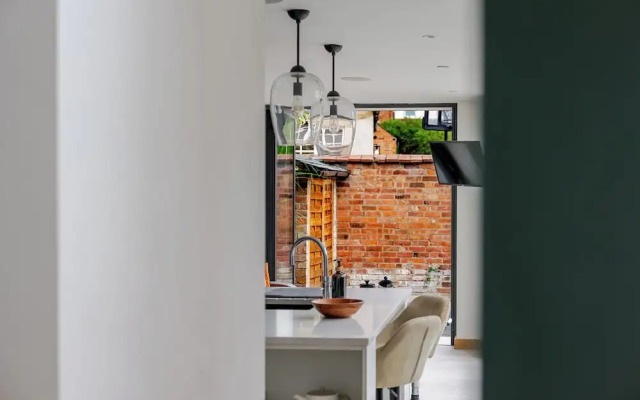 Stylish 5BD Townhouse in Leamington Spa