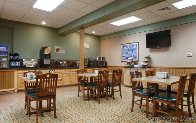 Rodeway Inn McPherson East