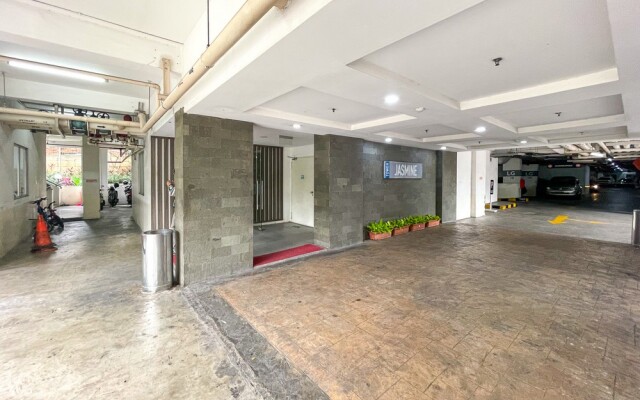 RedLiving Apartemen Bassura City - Ens Room